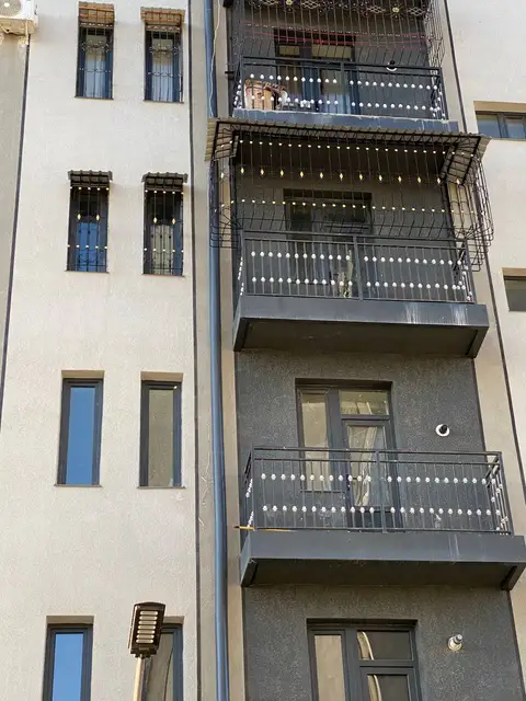 Toshkentda o'rnatilgan temir balkon panjarasi — ko'p qavatli balkon panjaralari, № 011
