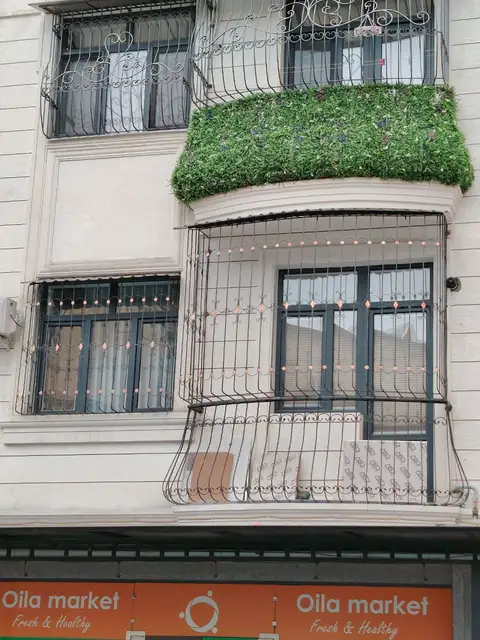 Toshkentda o'rnatilgan temir balkon panjarasi — balkon panjarasi - ko'p qavatli uy, № 015