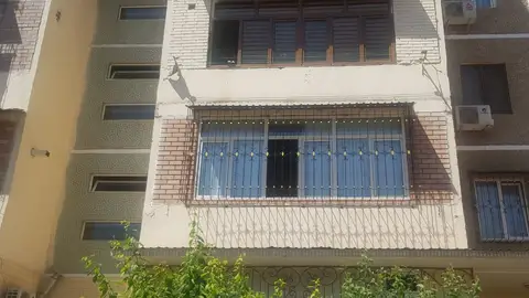 Toshkentda o'rnatilgan temir oyna panjarasi — och g'ishtda oyna panjarasi, № 044