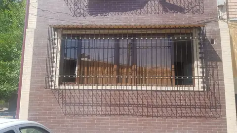 Toshkentda o'rnatilgan temir perila — jigarrang balkon perilasi, № 005