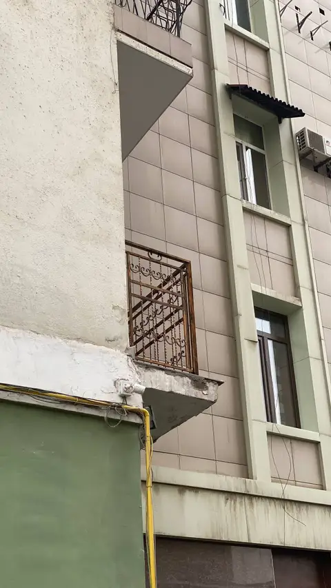 Toshkentda o'rnatilgan temir perila — kichik balkon perilasi, № 007