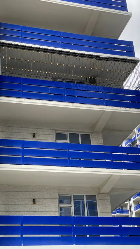 Toshkentda o'rnatilgan temir perila — ko'k balkon perilalari - yangi bino, № 009